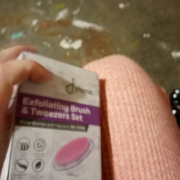 Dylonic exfoliating brush and tweezers set razor bumps and ingrown hairs be gone - Picture 3 of 8